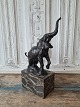 Bronze figur af elefant monteret på marmorsokkel udført af Milo - Miguel Fernando Lopez - ...