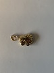 Barnevogn 
Vedhæng/Charms 
i 14 karat guld
Stemplet 585
Højde 24,33 mm 
ca
tjekket af ...