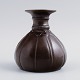Just Andersen, Danmark. Art deco vase i diskometal. Modelnummer D88. 1940'erne.Måler: H 12,5 x ...