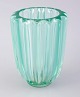 Pierre Gire (1901-1984), aka Pierre d'Avesn. Art deco vase i grønt kunstglas. 1940'erne.Måler: ...