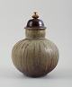 Arne Bang for Holmegaard. Rund art deco lågvase i glaseret keramik med bronzelåg. Smuk ...