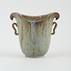 Arne Bang (1901-1983), Danmark. Vase i glaseret keramik med hanke. Modelnummer 76. Smuk glasur i ...