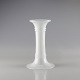 Vase og lysestage i én fremstillet i opalhvid glasDesign Michael BangProducent ...