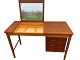 Dressing table 
/ Desk in teak 
veneer. Danish 
modern from the 
1960s.
A few small 
spots / traces 
...
