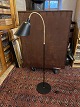 Arne Jacobsen 
standerlampe 
model: Bellevue 
AJ7 udført i 
sort lakeret 
metal og 
messing med ...