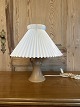 Le Klint/ Søholm bordlampe model: 309 med lampefod i keramik og skærm i plast.Pæn brugt stand. ...