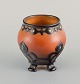 Ipsens enke. Art nouveau krukke i håndmalet glaseret keramik. 1920'erne. I flot stand. ...