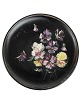 Sortmalet 
platte med 
stedmoderblomster, 
patina, 19. ...