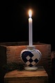 Gammelt 
Aluminia 
fajance jule 
hjerte i blåt 
til lille 
stearinlys. 
H:7,5cm. Er i 
helt og i fin 
...