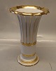 Kgl. RC 8569 
Hetsch Vase 
26.5 cm 
Dekoreret med 
guld - kantet  
fra  Royal 
Copenhagen I 
hel og fin ...