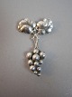 Georg Jensen 
925 S. Broche i 
form af Drue, 
Harald Nielsen
217 A  H: 4,5 
cm.