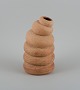 Christina Muff, 
dansk 
samtidskeramiker 
(f. 1971).
Høj, organisk 
formet skulptur 
i stentøj. ...