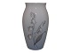 Bing & Grøndahl 
lille vase med 
liljekonvaller.
Af 
fabriksmærket 
ses det, at 
denne er ...