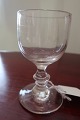Antikt og 
enkelt smukt 
hedvinsglas
Fra ca. 1880
God stand
Varenr.: 
4-6133