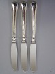 Dobbeltriflet 
Middagsknive  
L: 22,5 cm.  
Cohr
Der er 
desuden:
L:20,4 cm.
L: 19 cm.
L: 18,5 cm.