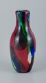 Stor mundblæst Murano vase i kunstglas.Mangefarvet i moderne design.Ca. 1970’erne.I ...
