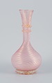 Barovier & Toso for Murano, vase i kunstglas i rosa og guld dekoration.Ca. 1960’erne.Perfekt ...