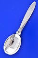 Georg Jensen 
Kaktus 
sølvbestik, 
sterlingsølv. 
Kaktus, 
serveringsske, 
længde 16,8 cm. 
fra år ...