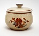 Aluminia 
fajance. Knud. 
Design Niels 
Thorsson. 
Håndmalet. 
Produceret i 
perioden 
1934-1963. ...