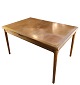 Spisebord med udtræk i teak, designet af Kaj Winding fra 1960erne. Et spisebord af top kvalitet ...