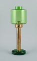 Hans-Agne Jakobsson (1919-2009), bordlampe i grønt glas og messing til ...