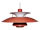 PH5 loftslampe 
i rød. 
Designet af 
Poul 
Henningsen.
Diameter 50 
cm.
Der er 
skjolder i ...