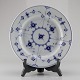 Kongelig 
Musselmalet 
Riflet 
tallerken nr. 
1/176
Producent 
Royal 
Copenhagen 
Denmark
1. ...