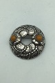 Georg Jensen 
Sterling Sølv 
(Jubilæums) 
Broche No. 42 
(Rav) Måler 
Diam 5.2 cm 
(2.04 inch) 
Vægt ...