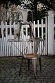 Original belgisk vintage Fibrocit café stol i metal , sølvmetalik med træsæde og en rigtig ...