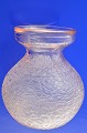 Blomsterløgs-vase af maskinblæst presset glas med net-mønster, Fyens glasværk fra år 1924- . ...