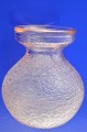 Blomsterløgs-
vase af 
maskinblæst 
presset glas 
med 
net-mønster, 
Fyens glasværk 
fra år 1924- . 
...