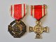 To medaljer, De danske Forsvarsbrødre, 25 og 40 års medalje. Med ordensbånd. 2,5 x 3 cm. NB: ...