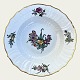 Royal 
Copenhagen, 
Amatørmalet, 
Forskelige 
blomstermotiv, 
Dyb tallerken, 
24cm i 
diameter, 5,5cm 
...