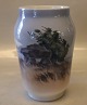 2 stk på lager
2316-108 Kgl. 
Vase med 
stendysse 17 cm 
 fra  Royal 
Copenhagen I 
hel og fin 
stand
