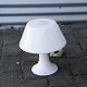 Glas bordlampe 
med glas skærm
Model One
Producent 
Holmegaard
Opalhvid lampe 
med stor rund 
...