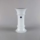 Opalhvid mundblæst krystalglas vase fra HolmegaardMundblæst af Michael BangProducent Royal ...