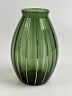 Sjælden vase 
fra Holmegaard, 
1950'erne. 
Vasen har 
optiske striber 
og forgyldning 
langs nogle af 
...