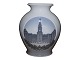 Royal 
Copenhagen vase 
med 
Christiansborg.
Bemærk denne 
vare er på 
vores 
fjernlager. Den 
kan ...