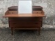 Sminkemøbel / 
Kommode i 
teakfiner med 
stel i massivt 
egetræ. Danish 
modern fra 
1960'erne. Godt 
...