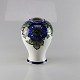 Fajance vase no 1227/394Producent AluminiaHvid vase med blå blomster og grønne ...