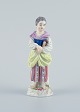 Meissen, 
Tyskland, 
porcelænsfigur. 
Overglasur.
Ung kvinde med 
bog.
Modelnummer: 
...