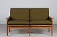 Illum Wikkelsø 
(1919-1999)
2-personer 
Capella sofa af 
eg,
hynder med 
grønt originalt 
...