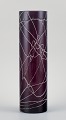 Lilla mundblæst kunstglasvase dekoreret med tråde.Ubekendt glaskunstner.Midt 1900-tallet.I ...