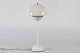 Verner Panton 
(1926-1998)
Flowerpot 
bordlampe VP3
fremstillet af 
hvid blank 
emalieret ...