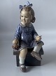 Else med Bær 
#DahlJensen 
figur af 
porcelæn. 
Dek nr. #1207 
i form af 
siddende pige, 
...