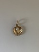 Musling skal 
med hvid perle  
Charms/Vedhæng 
#14karat Guld
Stemplet 585
Guldsmed:ukendt
Højde 
...