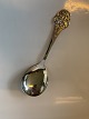 Serving spoon / 
Potato spoon in 
Silver
Length approx. 
22.7 cm
Stamped in 
1947 Johannes 
...