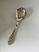 Serving spoon / 
Potato spoon in 
Silver
Length approx. 
23.8 cm
Stamped in 
1946 Johannes 
...