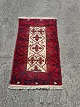 Orientalsk tæppe, fra 1980erne.Det har små brugsspor.Længde 165cm Bredde 91cm