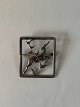 Broche i Sølv 
Stemplet BH 
830s eneret
Højde 39,29 mm 
ca
Længde 34,65 
mm ca
Pæn og 
velholdt ...